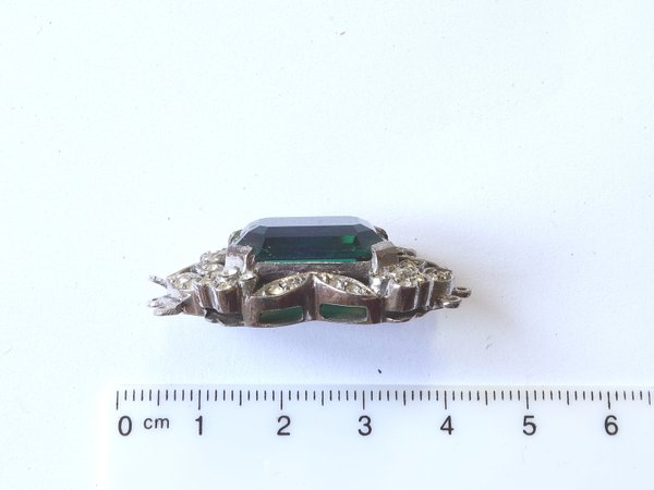 Große 3-rhg. alte Schließe, grüner Stein