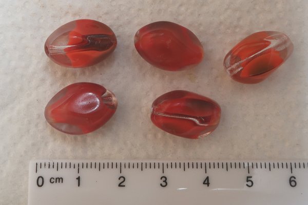 100 Glasperlen ("Datteln"), rot-braun